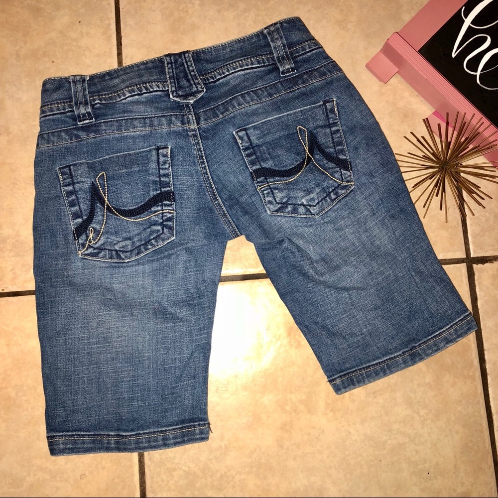 SALE 3/$25 DKNY Capris